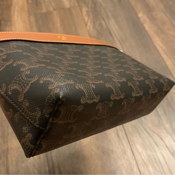 ❌SOLD❌ Celine Medium Zipped Cosmetic Pouch in Triomphe Canvas and Calfskin Tan - Picture 7 of 12